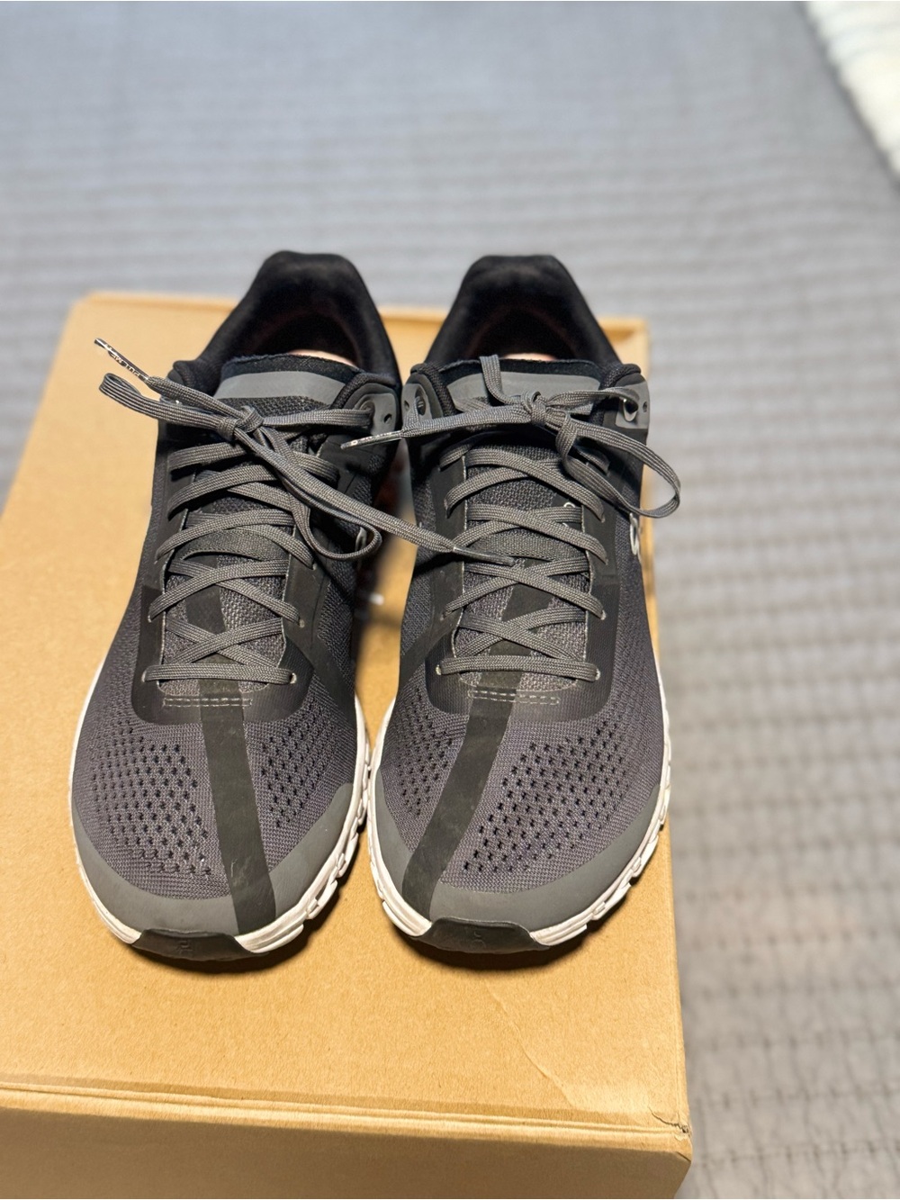 On Cloud Running Shoes – Women’s Size 8